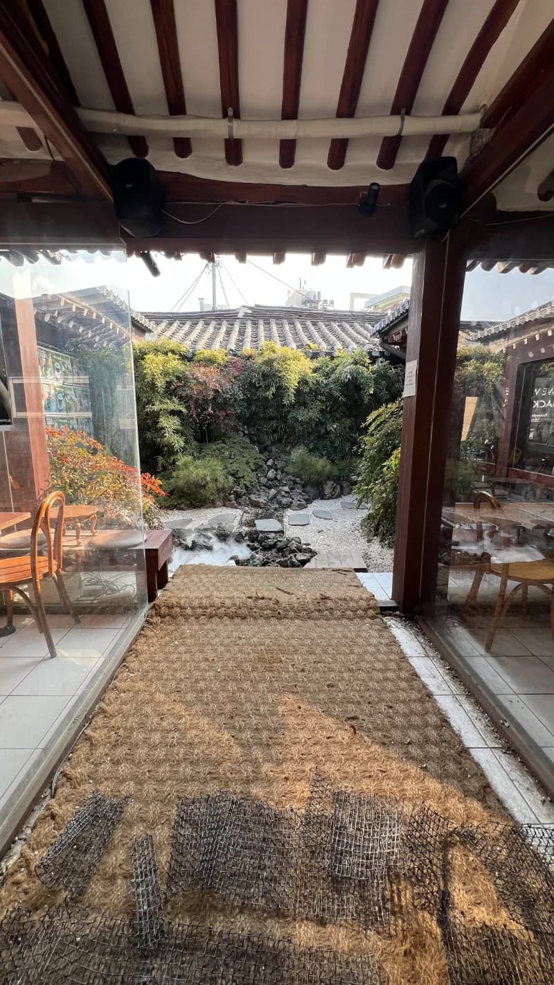 Library interior in Seoul